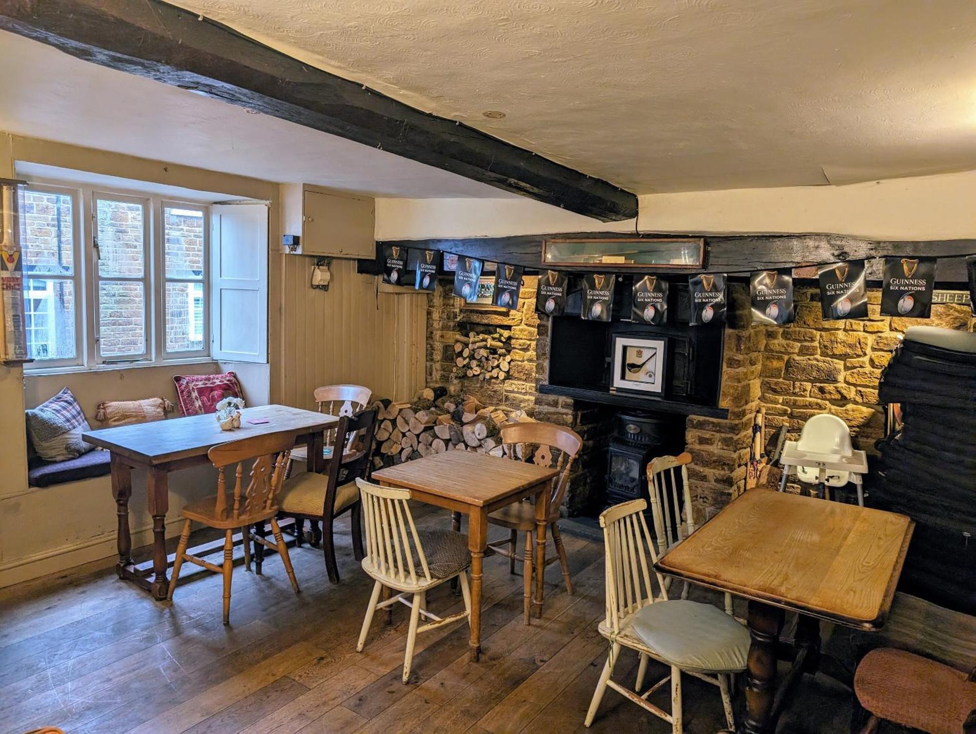 더 바르톨로메오 암스 Maidford 외부 사진